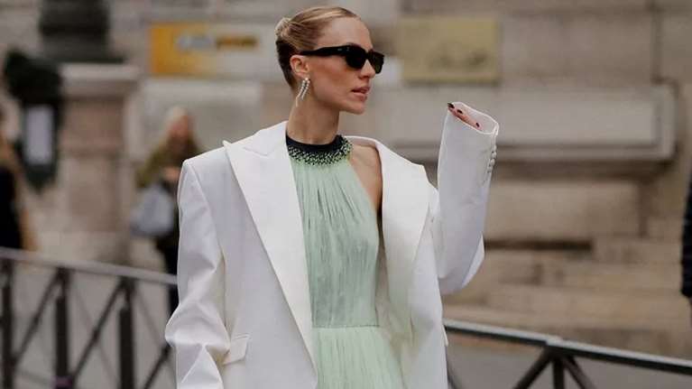 Είσαι καλεσμένη σε ανοιξιάτικο γάμο;  Αυτό το Mango φόρεμα έχει γίνει διάσημο στο TikTok και είναι ιδανική επιλογή