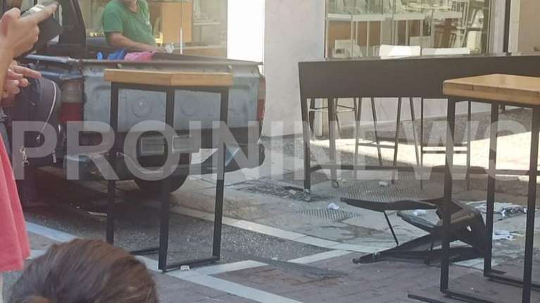 Ξέφρενη πορεία αυτοκινήτου στην Καβάλα σκόρπισε πανικό σε πεζόδρομο [Eικόνες - Βίντεο]