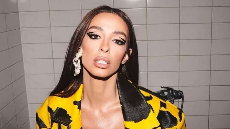 Πιο καλλίγραμμη και σέξι από ποτέ: Η Ελένη Φουρέιρα ποζάρει topless και βάζει "φωτιά" στο Instagram