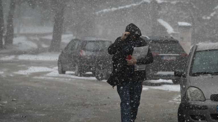 Κακοκαιρία Barbara: Πώς θα λειτουργήσουν οι τράπεζες τη Δευτέρα - Τι πρέπει να γνωρίζουν οι πολίτες