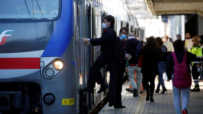 Έρευνα: Η έγκαιρη κυβερνητική παρέμβαση ήταν το &quot;κλειδί&quot; για να μην εξαπλωθεί ο κορονοϊός