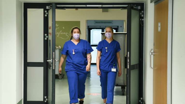 Πανεπιστήμιο Νεμπράσκα: Ο κορονοϊός μεταδίδεται και από τον αέρα - Παραμένει επί ώρες στα δωμάτια