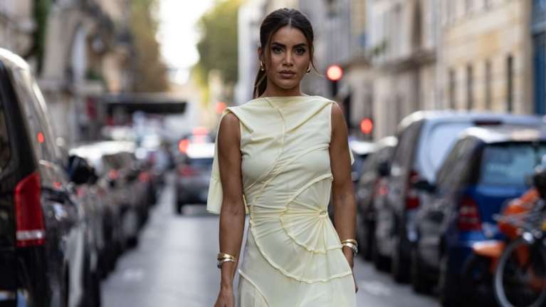 5 αγορές μόδας που αξίζει όντως να κάνεις στις καλοκαιρινές εκπτώσεις