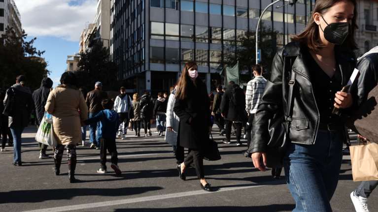 Ερευνα: Τί πιστεύουν οι Ελληνες για τον Πούτιν, τις ΗΠΑ και την ΕΕ, αλλά και τους γάμους των ομοφυλόφιλων