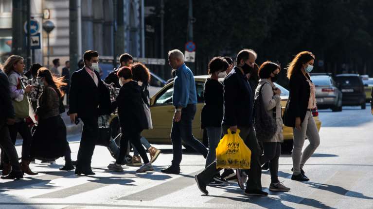 Κορονοϊός: Σχεδόν 1500 κρούσματα στην Αττική - &quot;Βουλιάζουν&quot; με 1.117 η Θεσσαλονίκη και με 515 η Λάρισα