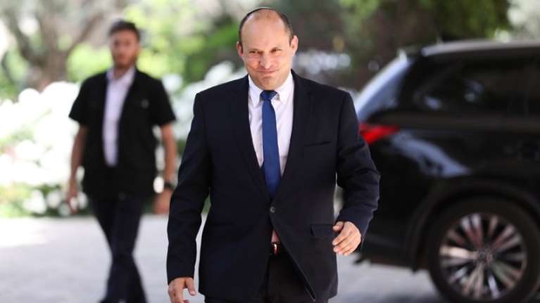 Ναφτάλι Μπένετ: Ο &quot;θρησκευτικός εθνικιστής&quot; που εκθρονίζει τον Νετανιάχου στο Ισραήλ