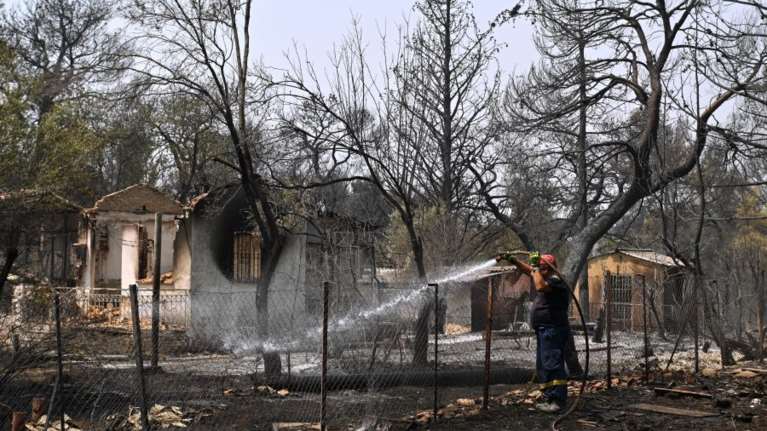 Τα πρώτα μέτρα στήριξης για τους πυρόπληκτους από την καταστροφική πυρκαγιά στην  Αττική - Οι πέντε άξονες
