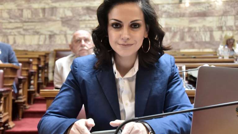 Εξώδικο της Ραλλίας Χρηστίδου στον Ψαριανό για την fake φωτο με το σούπερ προκλητικό μπούστο