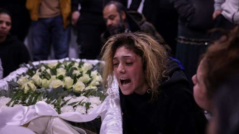 Απόπειρα αυτοκτονίας έκανε η σύζυγος του 16χρονου Ρομά που έπεσε νεκρός από πυρά αστυνομικού - Πήρε χάπια