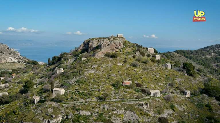 Παλαιοχώρα: Ο άγνωστος... Μυστράς του Σαρωνικού με τις 365 εκκλησίες - Η υπέροχη καστροπολιτεία [βίντεο]