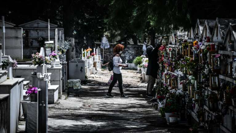 Θεσσαλονίκη: Άνοιξαν το τάφο της μητέρας τους και δεν βρήκαν τα οστά - Γιατί απηλλάγησαν οι κατηγορούμενοι 3 χρόνια μετά