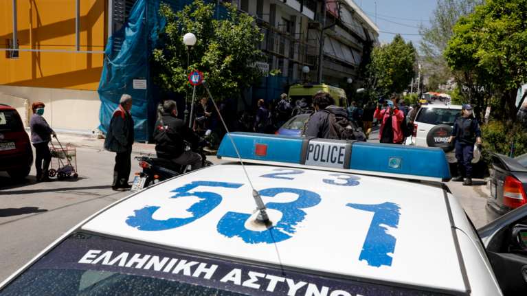 Κλινική Ταξιάρχαι: Γιατρός θετικός στον κορονοϊό αρνείται να σταματήσει τα εξωτερικά ιατρεία - Βίντεο