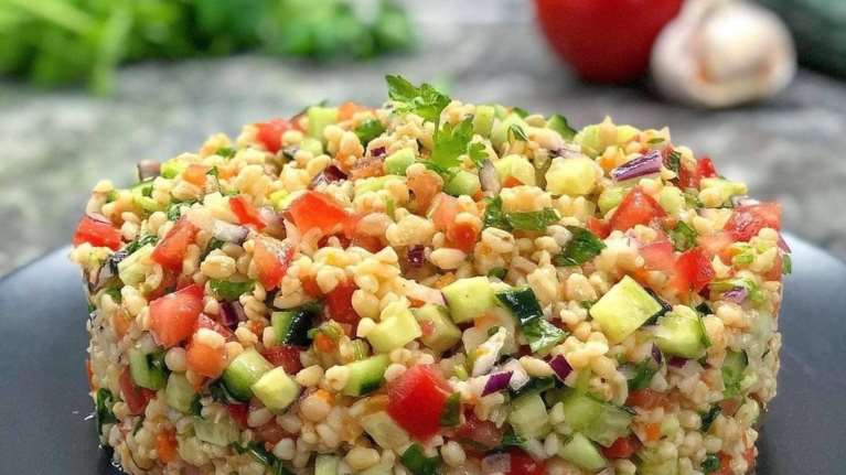 Ταμπουλέ: Η απόλυτη σαλάτα για το γιορτινό τραπέζι εύκολα και γρήγορα