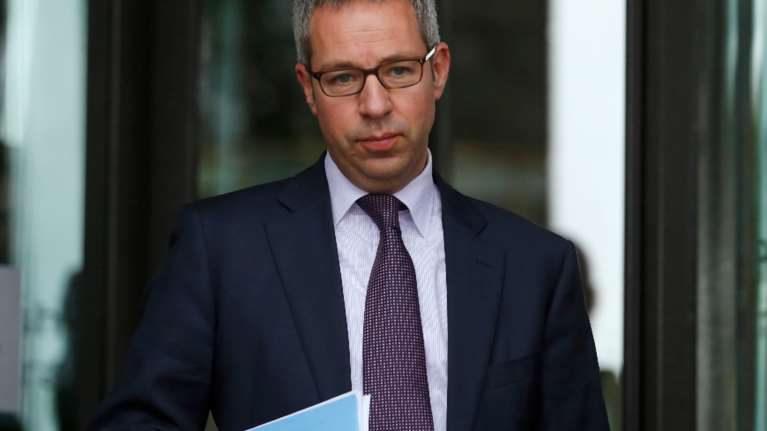 Sir Pangalos: Ένας Ελληνας από τη Χίο πίσω από το εμβόλιο της Οξφόρδης και την AstraZeneca