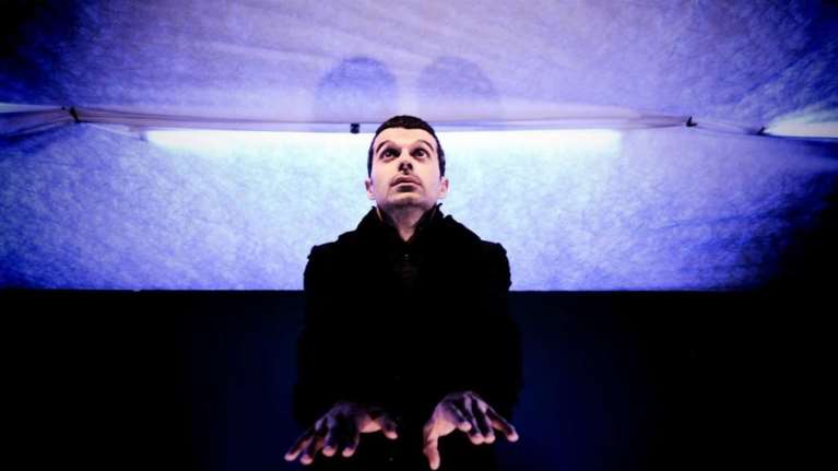 Ο σκοτεινός κόσμος της &quot;Οικογένειας Τσέντσι&quot; επιστρέφει στη σκηνή - Των Ανδρέαδη &amp; Ασπρούλη