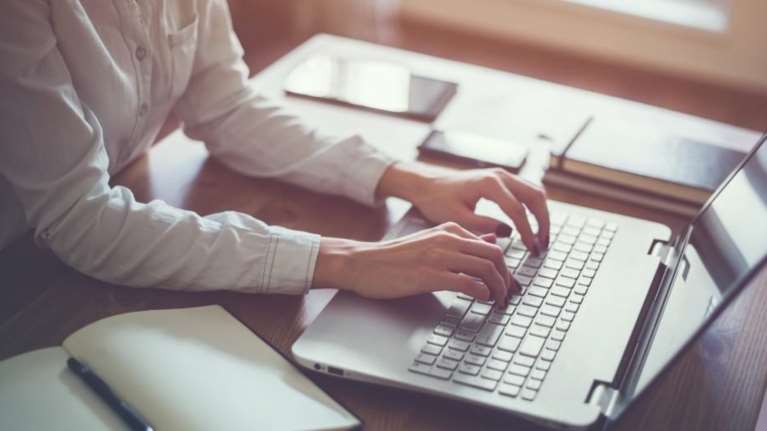 Τηλεργασία: Ο κατάλογος των παθήσεων που μπορούν να τη δικαιολογήσουν - Η διαδικασία