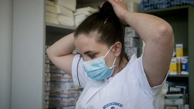 Κορονοϊός: Πιέζουν για υποχρεωτική χρήση μάσκας οι λοιμωξιολόγοι - Στο τραπέζι και η επιστροφή Τσιόδρα [Βίντεο]