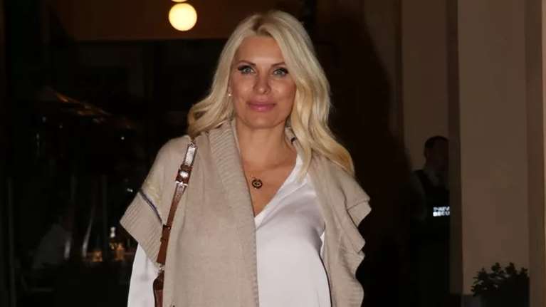 Η Ελένη Μενεγάκη με την άνετη ολόσωμη φόρμα που θα φορέσεις ακόμα και το καλοκαίρι