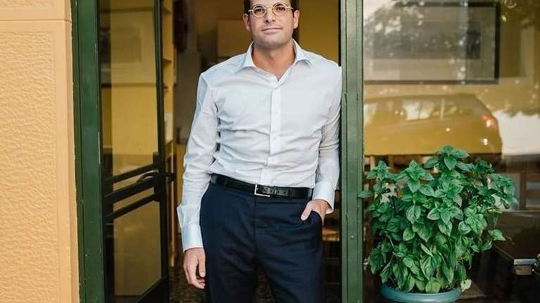 Στη Μύκονο, το 1995: Ο Φίλιππος Τσαγκρίδης σε μία πολύ σπάνια φωτογραφία από την παιδική του ηλίκία