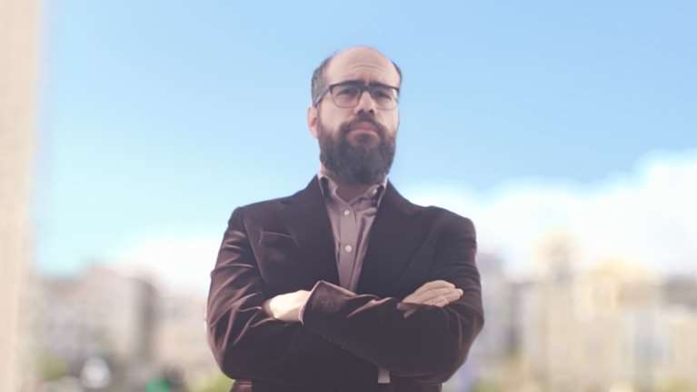 Ο Άρης Ασπρούλης Διευθυντής Επικοινωνίας του Δημοτικού Θεάτρου Πειραιά