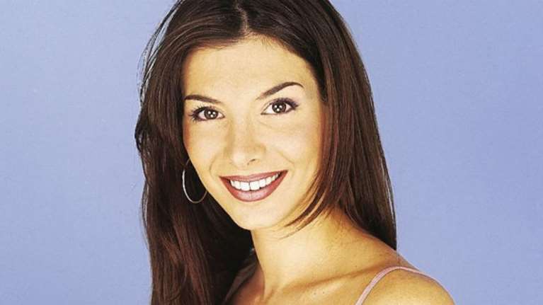 Μαρίνα Τσιντικίδου: Η Σταρ Ελλάς 1992 ποζάρει με μικροσκοπικό μπικίνι στα 49 της [Εικόνα]