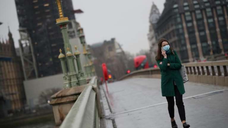 Βρετανία: Στους 980 οι νεκροί σε 24 ώρες, βελτιώνεται η κατάσταση του Μπόρις Τζόνσον