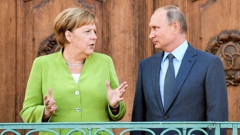 Επικοινωνία Μέρκελ-Πούτιν για πανδημία, πετρέλαιο και Ουκρανία