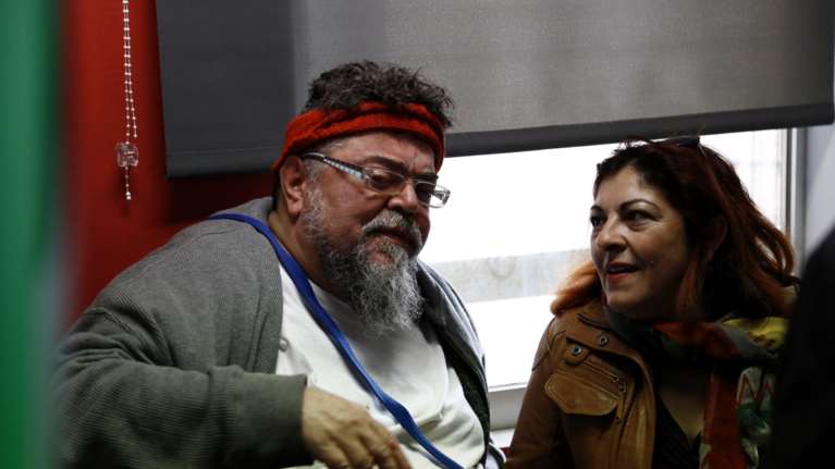 Απίστευτο: Ο Κραουνάκης θέλει να πάει στα δικαστήρια την Πρωτοψάλτη- Γιατί τραγούδησε έξω από το Μαξίμου