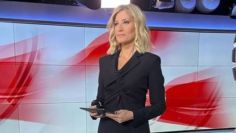 Οκτώ χρόνια πριν: H Ράνια Τζίμα με ονειρεμένο minimal νυφικό - Ιδανικό για τις νύφες που παντρεύονται με πολιτικό γάμο