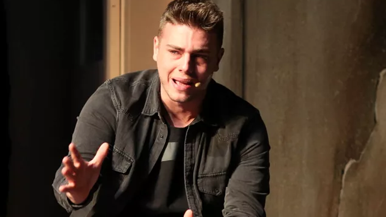 Αλέξανδρος Κοψιάλης: Παρουσιαστής των backstage του X-Factor;