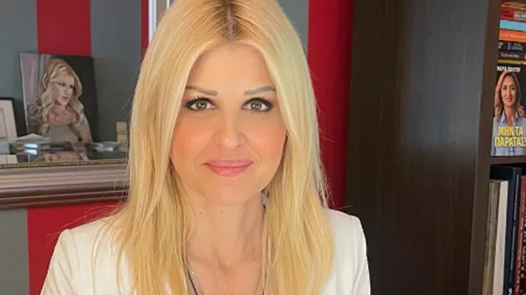 Έλενα Ράπτη: Η καλοκαιρινή εμφάνιση με σέξι φόρεμα που ανέδειξε τα καλλίγραμμα πόδια της