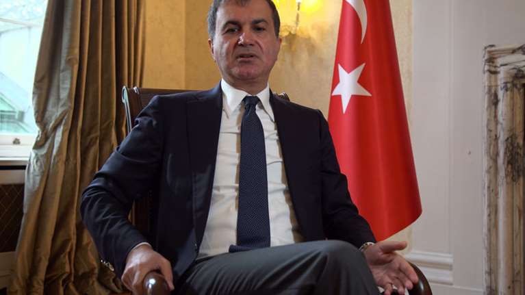 Οργισμένος ο Τσελίκ λόγω της επίσκεψης Πομπέο: Δεν βοηθούν την ειρήνη οι δηλώσεις στήριξης στην Ελλάδα