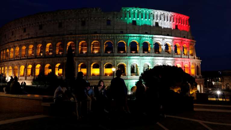 Κορονοϊός: Μείωση νεκρών και κρουσμάτων στην Ιταλία - Στον "αέρα" η ελεύθερη διέλευση πολιτών στις Περιφέρειες