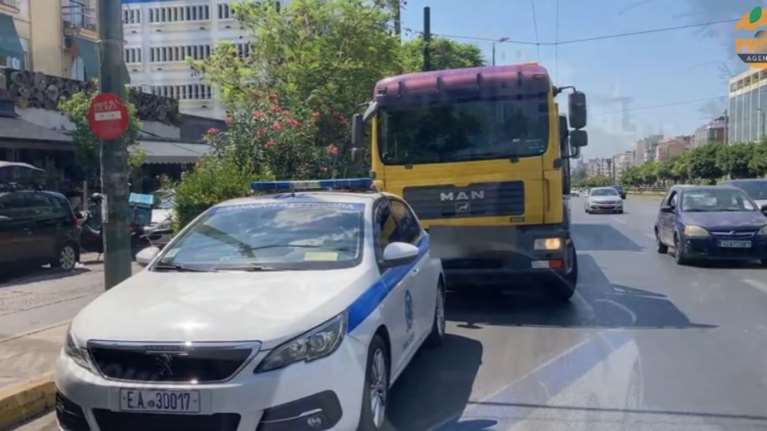 Τροχαίο στη λεωφόρο Συγγρού: Λεωφορείο συγκρούστηκε με γερανό [βίντεο]