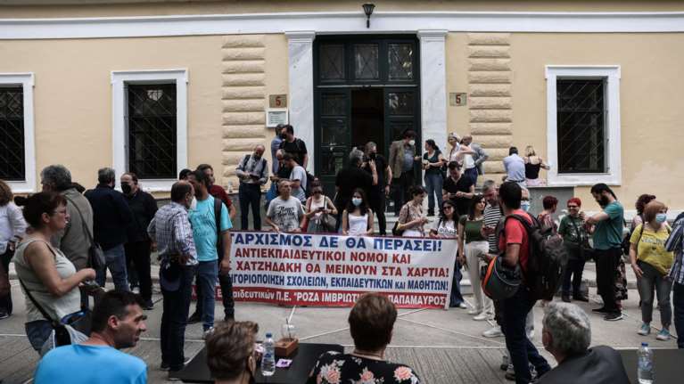 Κεραμέως:  Παράνομη και καταχρηστική η απεργία των εκπαιδευτικών – Κανονικά οι εξετάσεις για την ελληνική Pisa