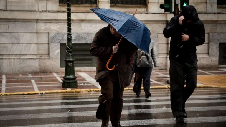 Προειδοποίηση Αρναούτογλου: Επικίνδυνες ριπές ανέμου τις επόμενες ώρες σε όλη τη χώρα - Μεγάλη προσοχή