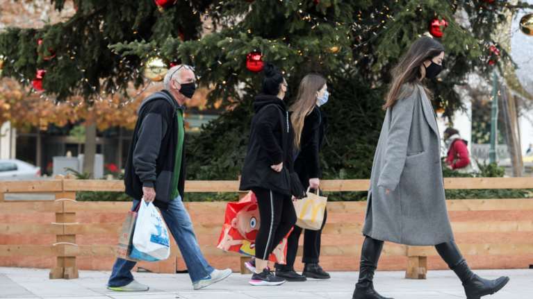 Το ωράριο σούπερ μάρκετ και  καταστημάτων μέχρι την Πρωτοχρονιά