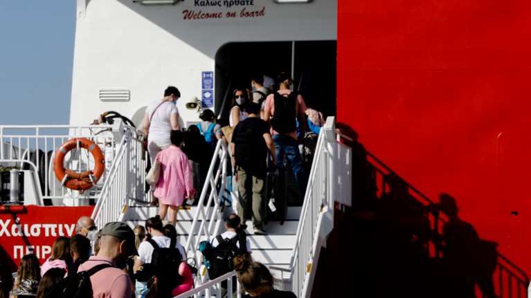 Επιασαν 42χρονο στο λιμάνι του Πειραιά με δεκαεννιά χιλιάδες αρχεία υλικού παιδικής πορνογραφίας