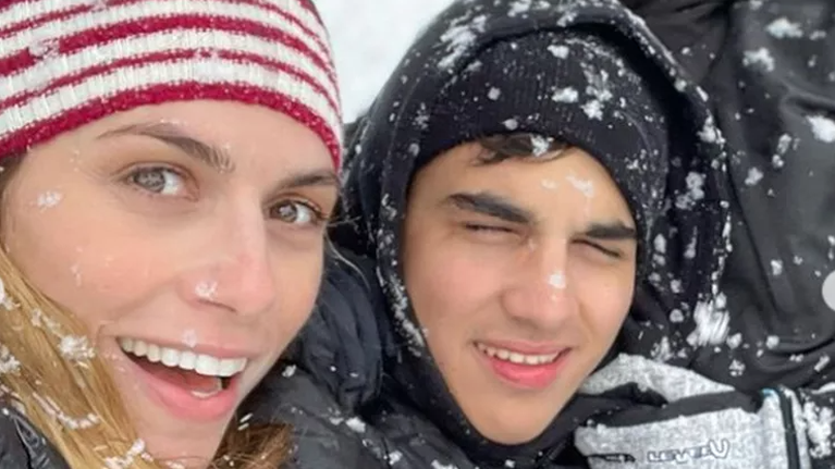 Ντορέττα Παπαδημητρίου: Παιχνίδια στο χιόνι με τους γιους της, Διονύση και Φίλιππο