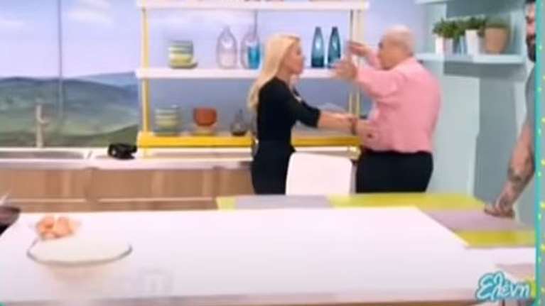 Το αξέχαστο &quot;ντου&quot; του Δημήτρη Κοντομηνά στην εκπομπή της Μενεγάκη: &quot;Φέρτε τις κάμερες εδώ! Πού είναι η Ελένη;&quot;