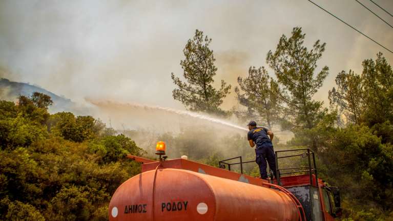 Χωρίς ενεργά μέτωπα οι φωτιές σε Ρόδο, Κέρκυρα και Μαγνησία - Παραμένουν στα σημεία επίγειες δυνάμεις