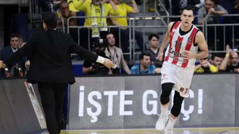 Το επικό buzzer beater τρίποντο του Σλούκα σε έξι γλώσσες - "Opaaa", "Καλημέρα Καλησπέρα", Impossible...τρελάθηκαν οι σπίκερ [βίντεο]