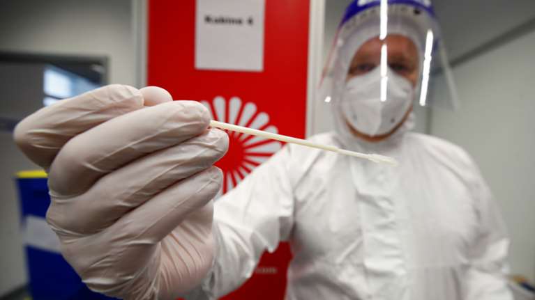 Κορονοϊός-Γερμανια: Τα εμβόλια προστατεύουν και από τη νέα μετάλλαξη αλλά χρειάζεται περαιτέρω έρευνα