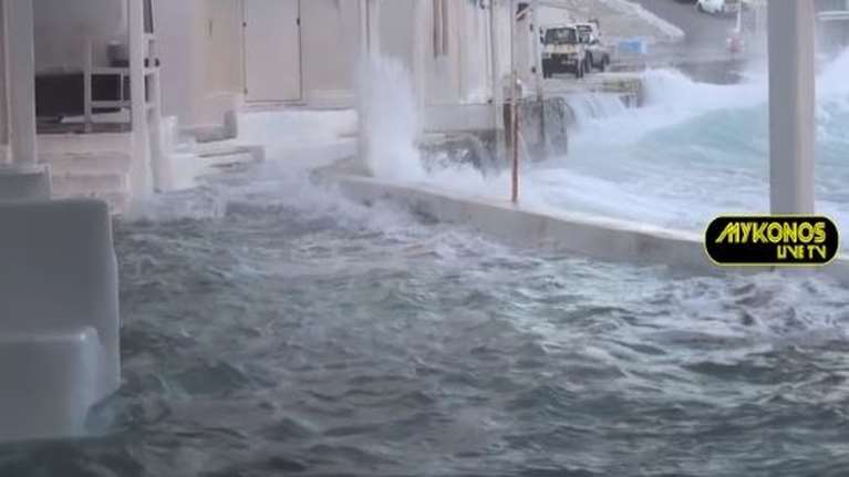 Βούλιαξε η Μικρή Βενετία στη Μύκονο από την κακοκαιρία - Πλημμύρισαν τα Ματογιάννια