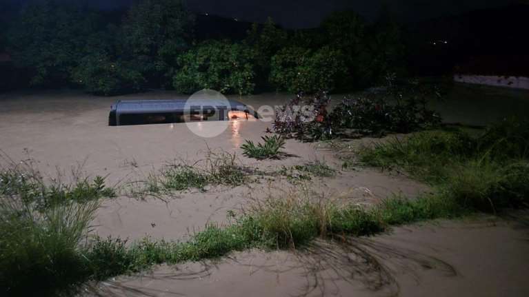 Φοινικούντα: Σε κίνδυνο τουρίστες και κάτοικοι από υπερχείλιση ποταμού – Κλειστοί δρόμοι από κατολισθήσεις [εικόνες]