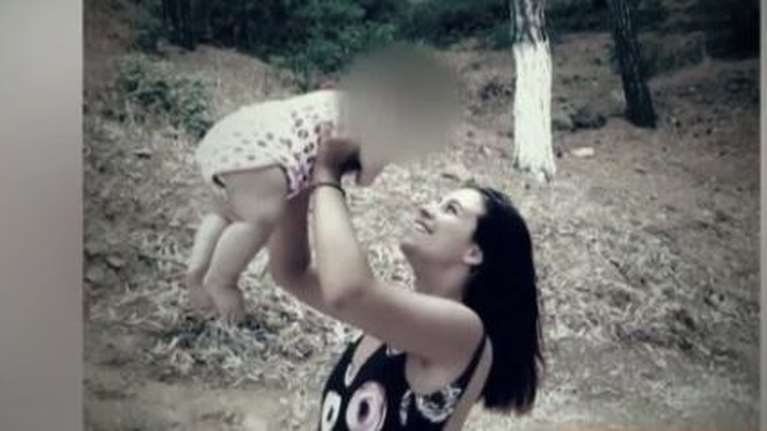 Δολοφονία Ερατούς: &quot;Φονιά&quot;, δεν άντεξε η μητέρα της όταν αντίκρισε τον καθ&#39; ομολογία δολοφόνο