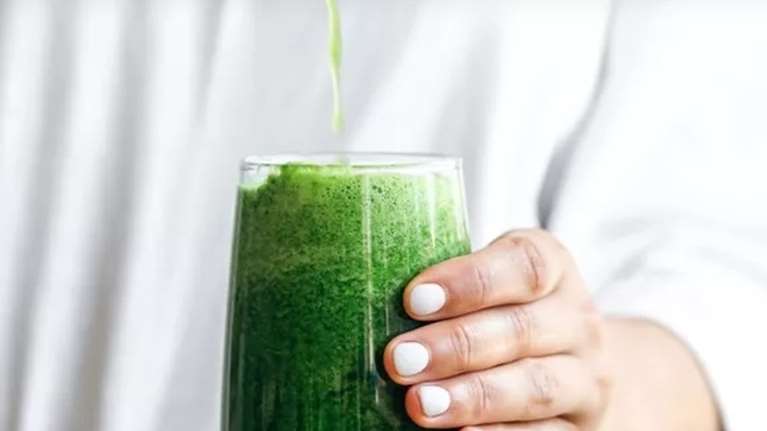 Σέλινο: Ο χυμός που κάνει &quot;θαύματα&quot; στην υγεία σου - Αυτά είναι τα 4 οφέλη