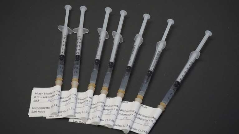 Εμβόλια: Στην Ελλάδα μέχρι τέλος Ιουνίου σχεδόν 11 εκ δόσεις- Θα εμβολιαστεί το 51,14% του πληθυσμού