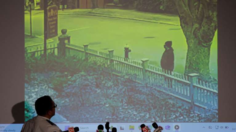 ΗΠΑ: Αμοιβή 50.000 δολαρίων για την επίθεση στο πανεπιστήμιο Brown - Στη δημοσιότητα νέες φωτογραφίες του δράστη