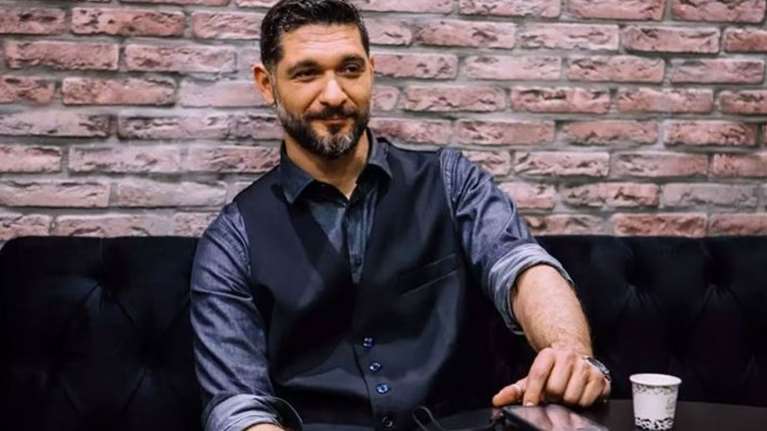 Πάνος Ιωαννίδης: Αγκαλιά με τον γιο του, πριν την πρεμιέρα του MasterChef [Βίντεο]